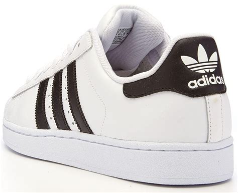 adidas weisse turnschuhe leder|Weiße adidas Lederschuhe: Der Klassiker als Grundlage für.